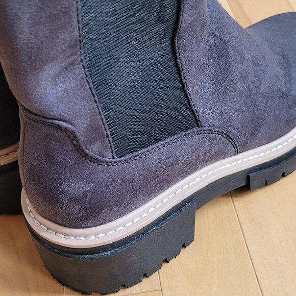 Chelsea Boots - Picture 3 of 11